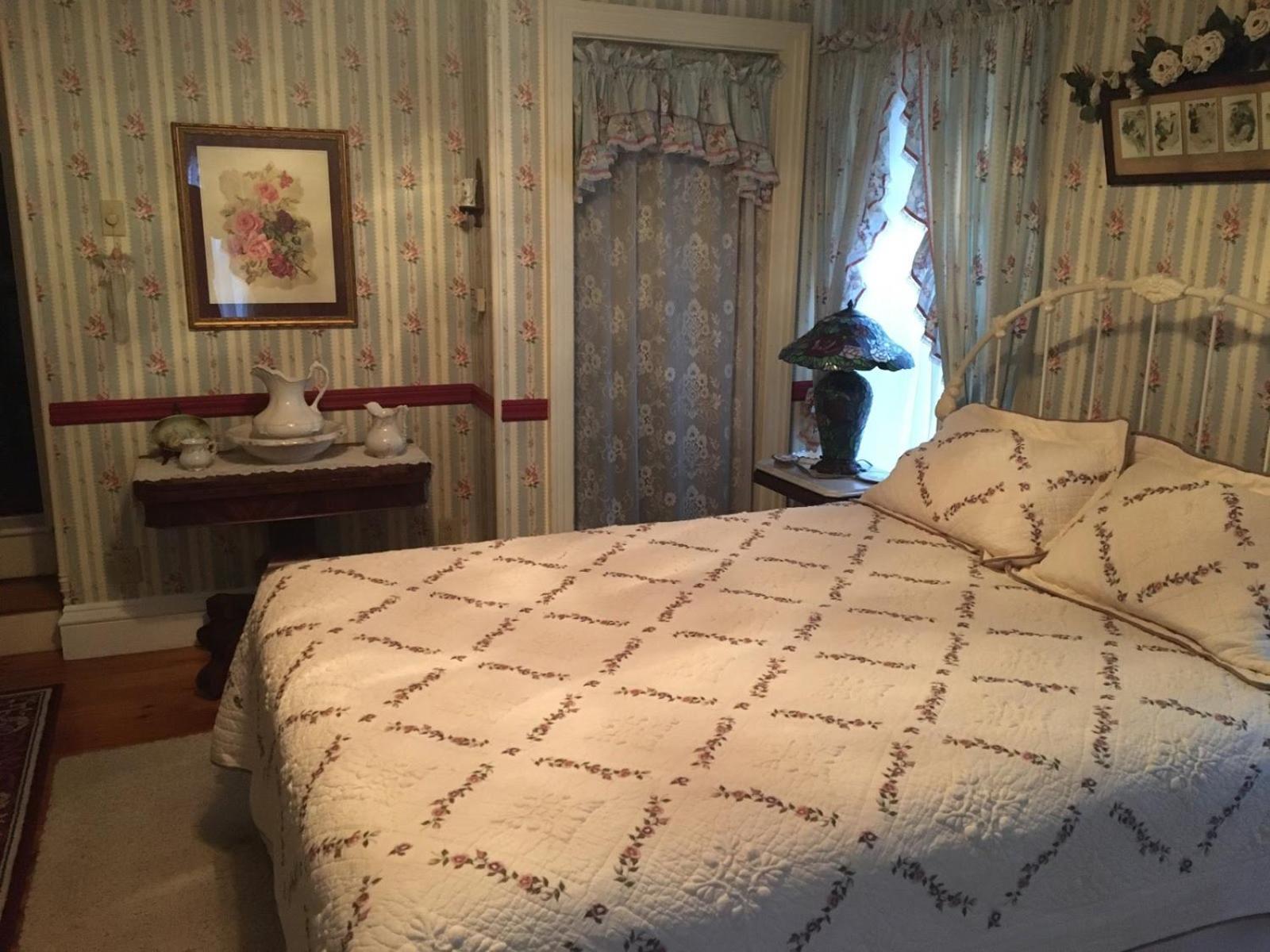 Raindrops On Roses Bed & Breakfast Herkimer Extérieur photo